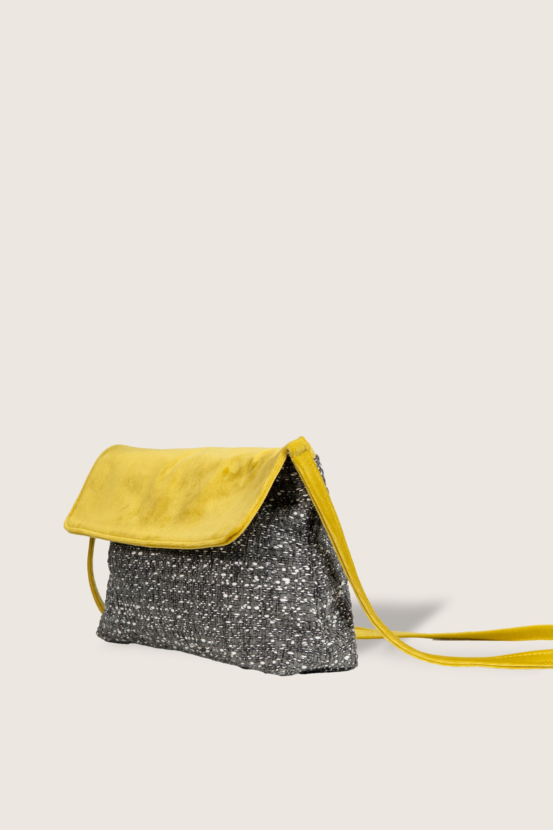 Aera Amarillo– Clutch artesanal edición limitada