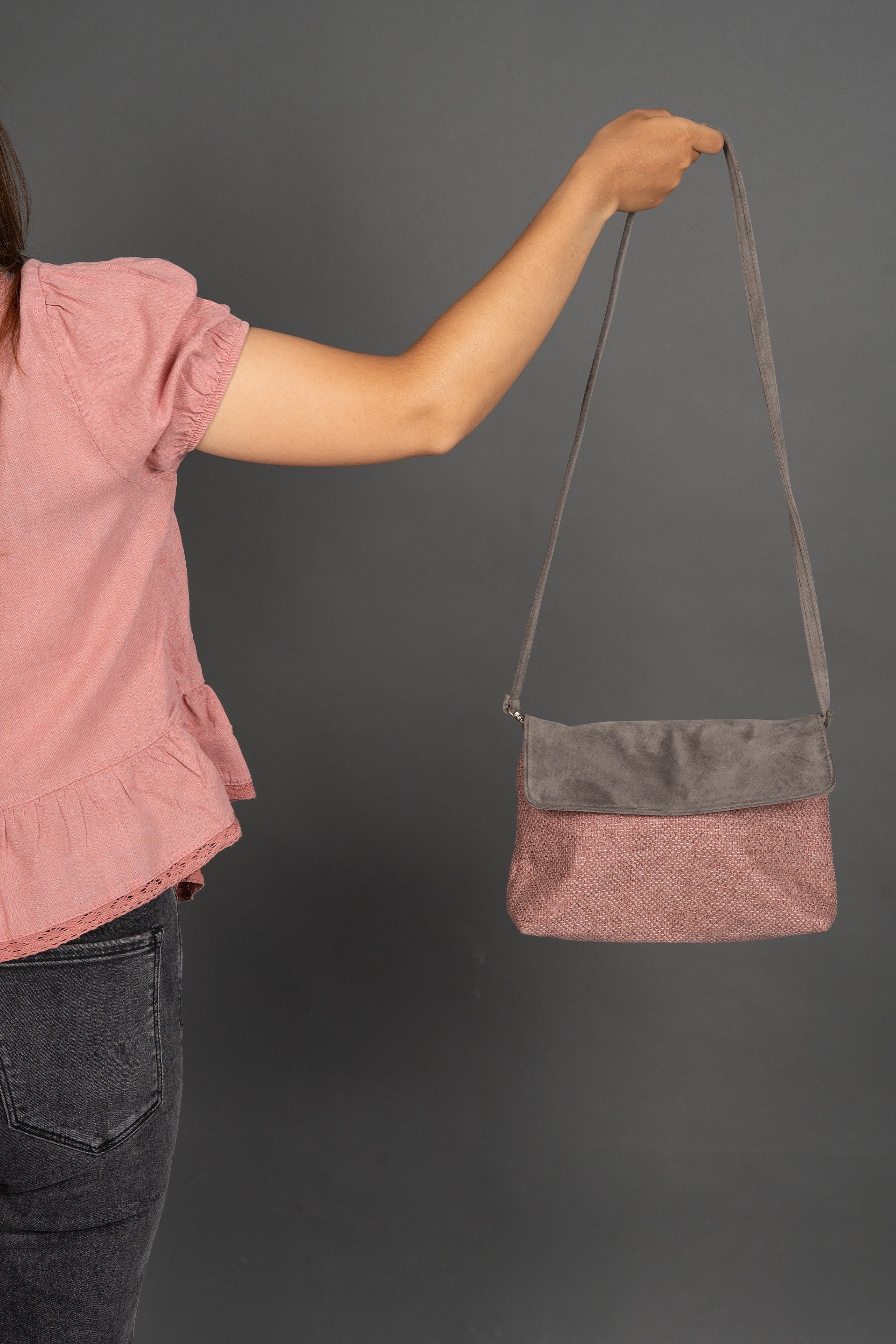 Aera Rosa – Clutch artesanal edición limitada